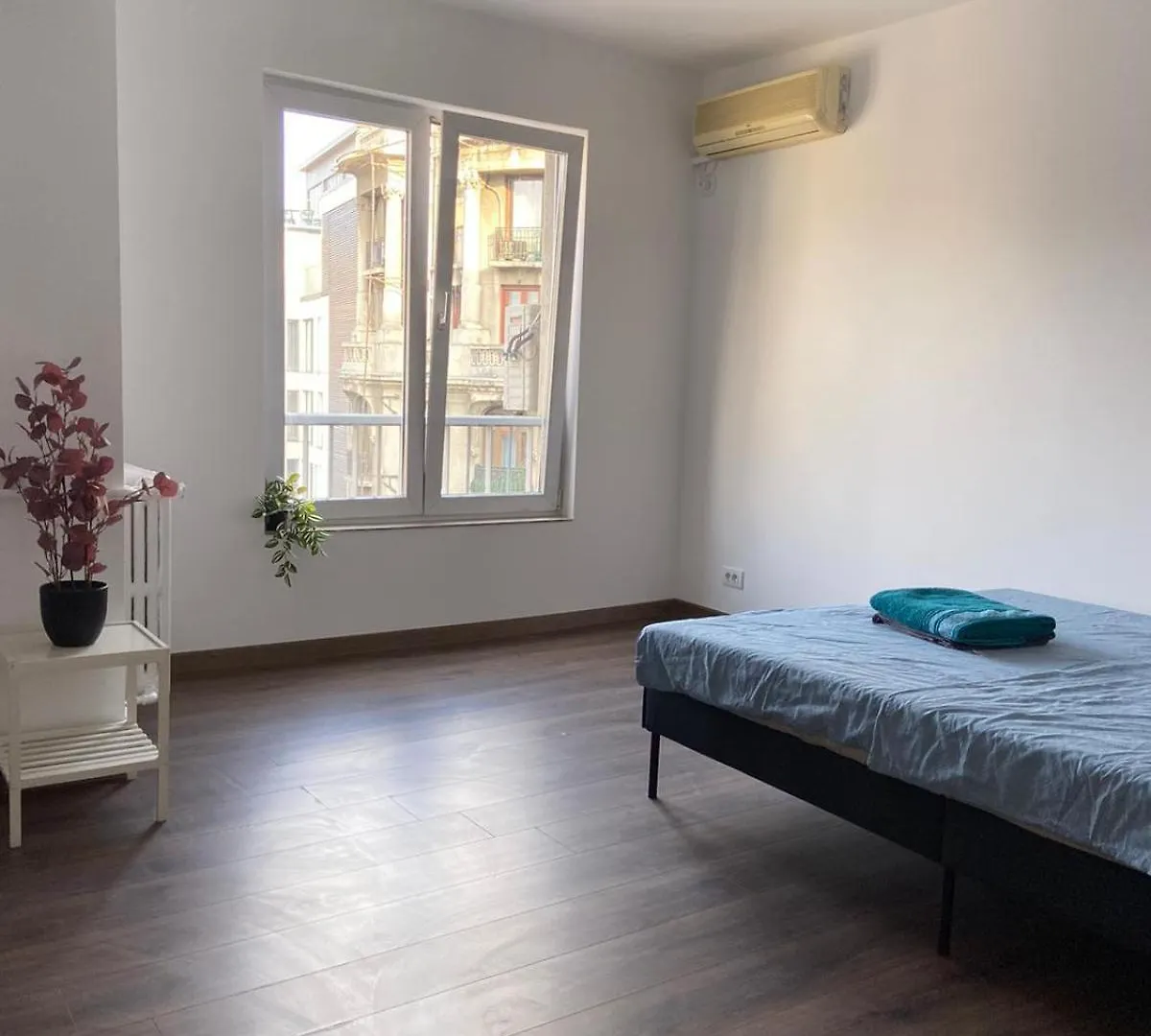 Minimalist Place Bucharest Apartment